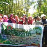 Prodi Perbankan Syariah tanam mangrove