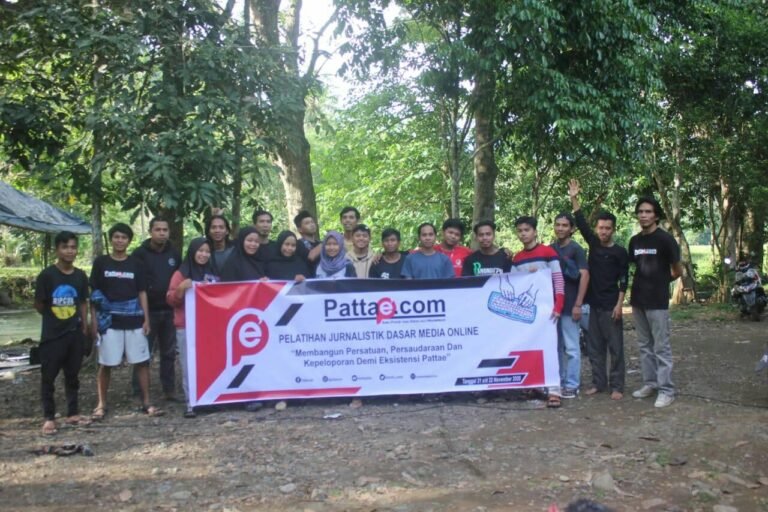 Ramlah-pamateri-pelatihan-Jurnalistik-oleh-Pattae-Com
